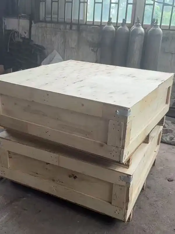 115RE-rail-lifting-clamp-packed-for-shipment