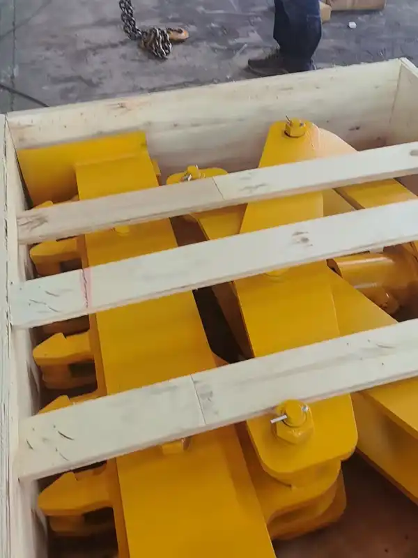 115RE-rail-lifting-clamp-wooden-crate