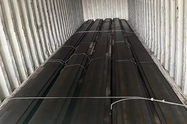 A100 rail bulking in 40ft container