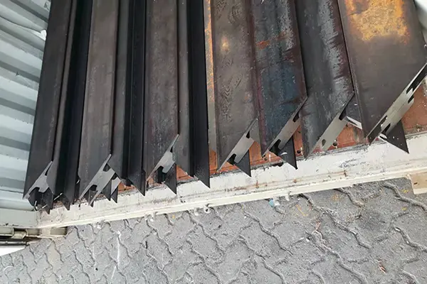 A100 rails with beveled ends have been packed into container