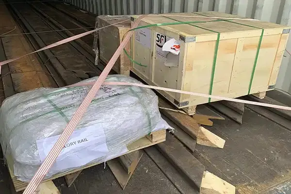 A120 and rail clips packed in 40ft container