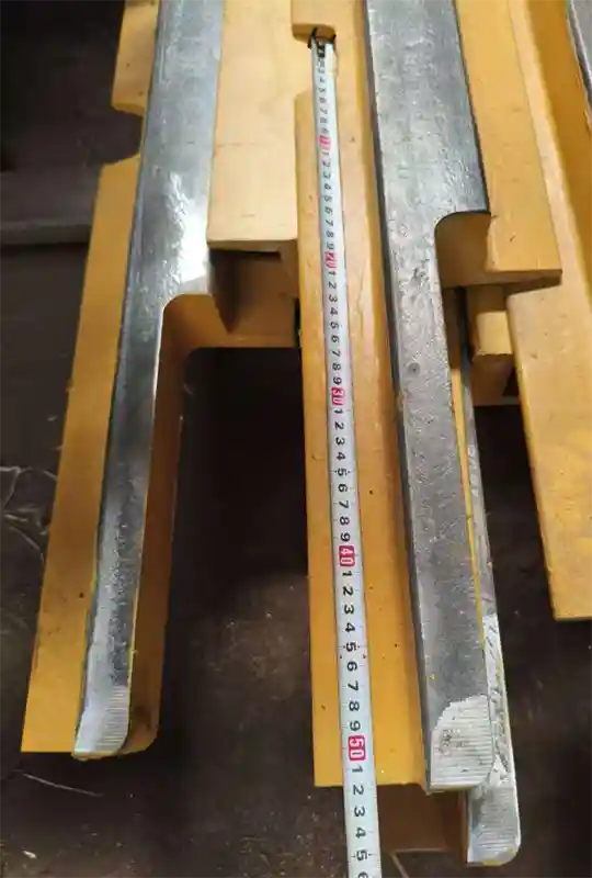 A65 short rail inspection end face front view