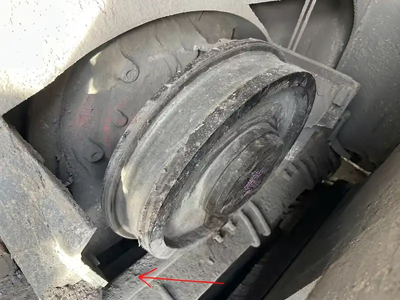 Contamination accumulated on the crane rail running surface