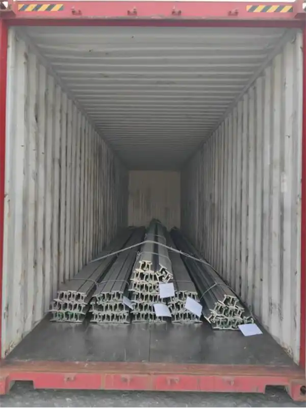 P22-light-gauge-rails-loading-into-container-for-Pakistan-delivery
