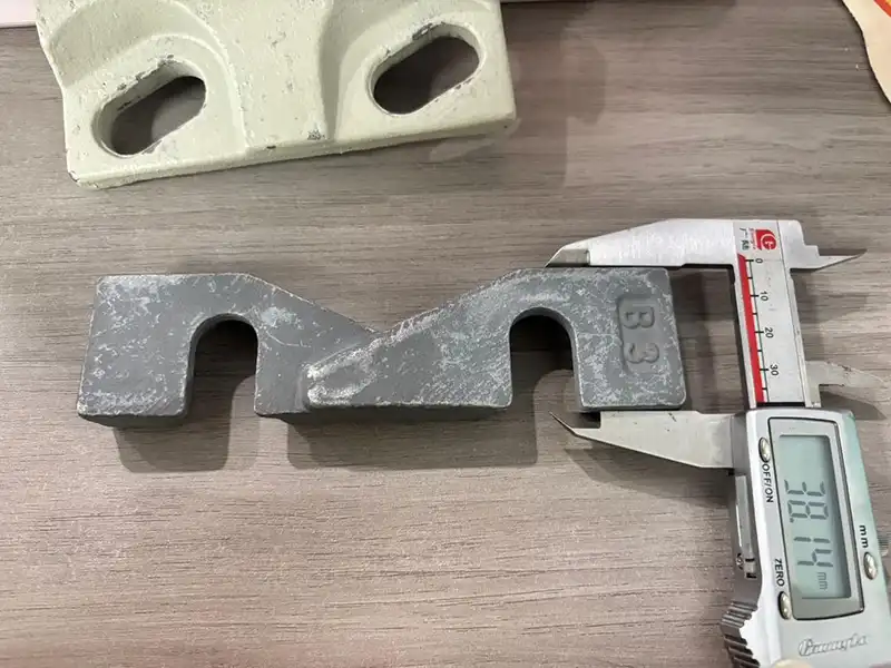 Y3 rail clamp base width measurement for 43kg crane rail application